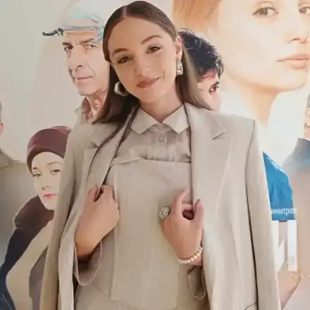 "Жената на Гунди" закусва баничка с айрян