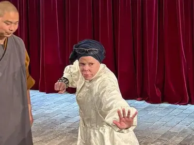 Княгиня Калина раздава шутове в „Шаолин СНИМКИ