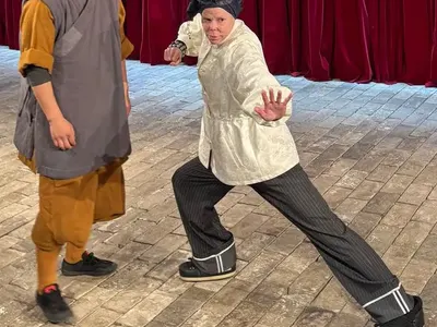 Княгиня Калина раздава шутове в „Шаолин СНИМКИ