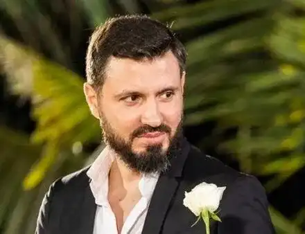 Колата остави Елвиса