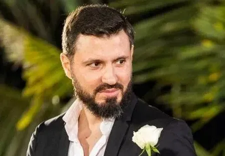 Колата остави Елвиса