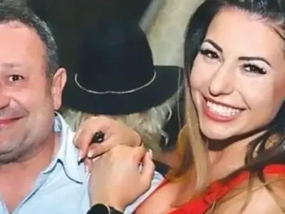 Комикът я снима: Новата на Рачков ВТРЕЩИ с голи СНИМКИ