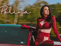 Кулинарка стана чалгарка, показа пищна пазва в първия си клип (ВИДЕО)