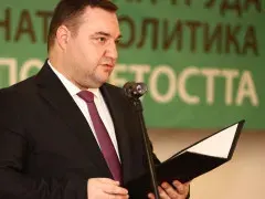 Къде (пак) спи Кьовеши? Шефът на Агенцията по заетостта Смилен Вълов краде еврофондове, урежда мангали с по 6 бона заплата