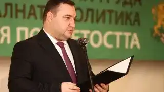 Къде (пак) спи Кьовеши? Шефът на Агенцията по заетостта Смилен Вълов краде еврофондове, урежда мангали с по 6 бона заплата