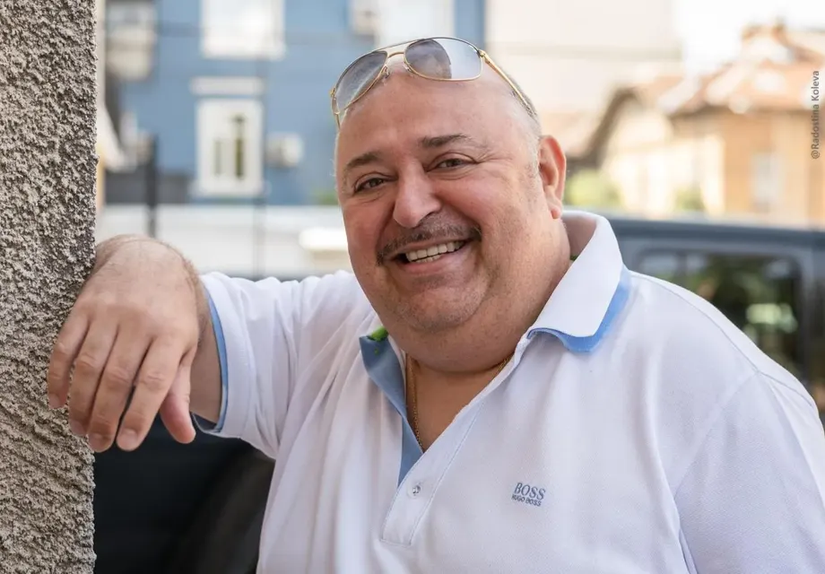 Любо Нейков продава “костюми за дебели”