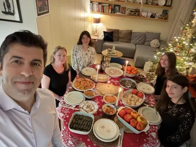 Малката щерка на Кирил Петков слага филъри в устните? (СНИМКИ)