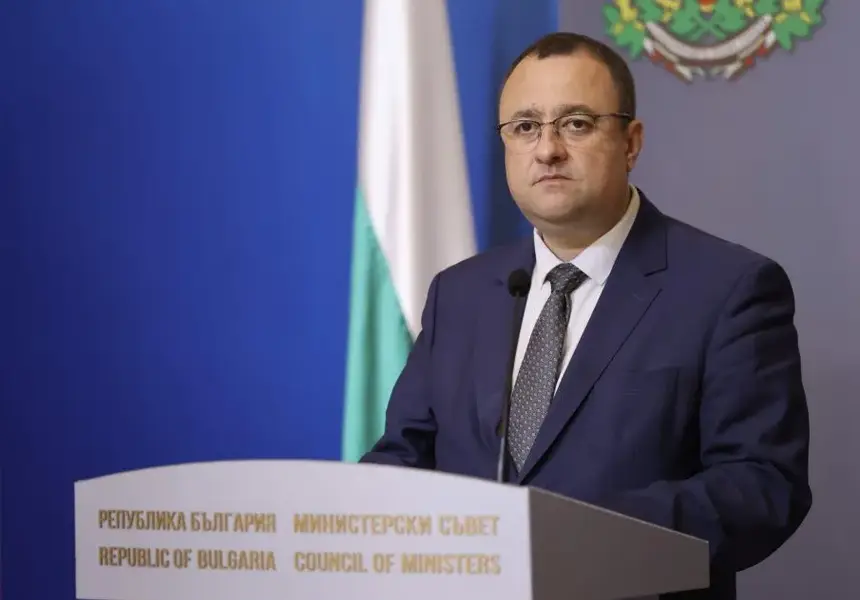 Министър Иванов взе главите на шефовете в АПИ-Плевен заради катастрофата с убито дете