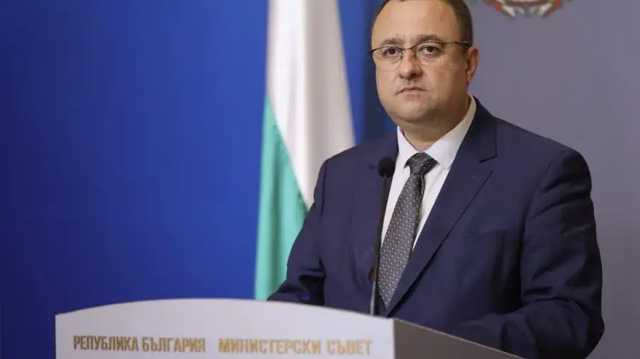 Министър Иванов взе главите на шефовете в АПИ-Плевен заради катастрофата с убито дете