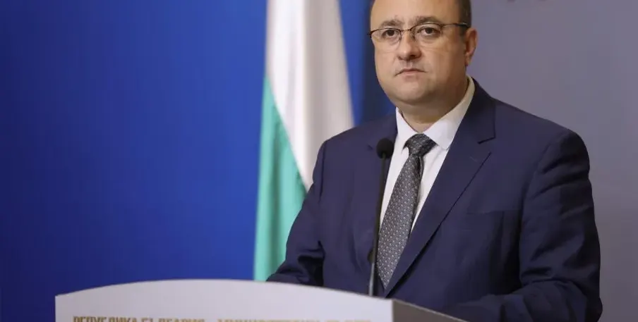Министър Иванов взе главите на шефовете в АПИ-Плевен заради катастрофата с убито дете