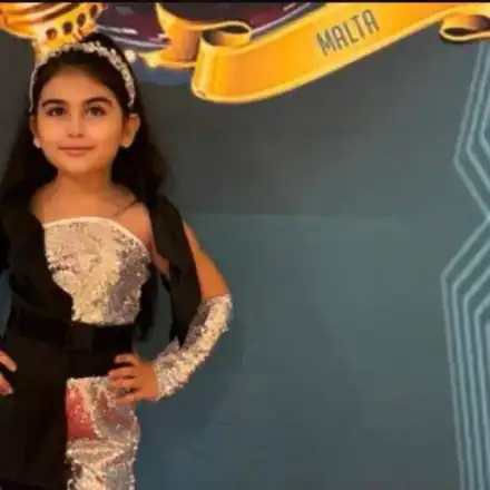 На 7 езика пее детето чудо Елизабет