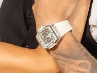 На Даниела й светнаха очите: Мартин с часовници за 130 бона (СНИМКИ)