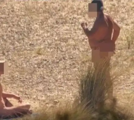 Нетърпимо е! Нудисти превзеха красив плаж, правят секс посред бял ден 18+