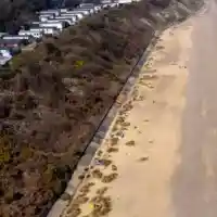 Нетърпимо е! Нудисти превзеха красив плаж, правят секс посред бял ден 18+