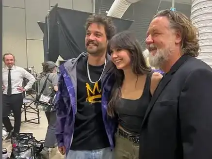 Нина Добрев е банкерка при Ръсел Кроу