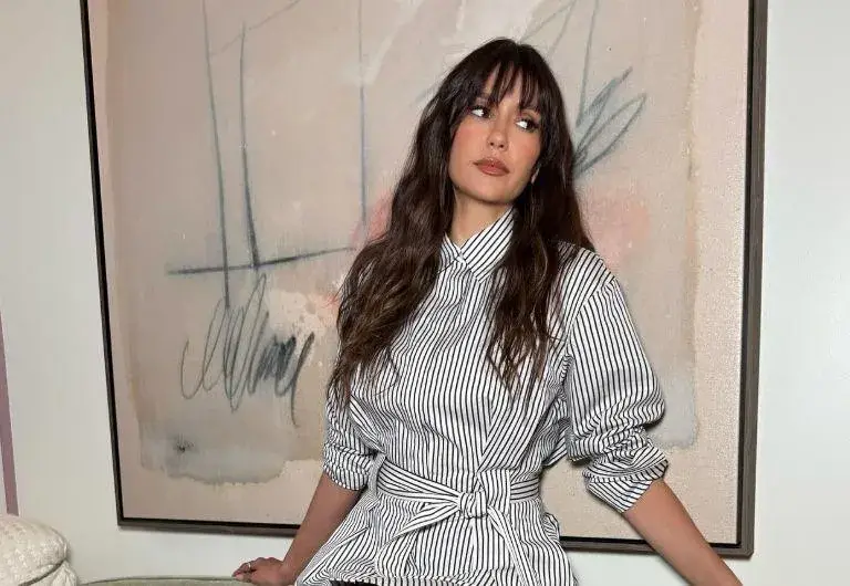 Нина Добрев показва задните си извивки