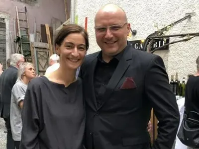 НЯМА ДА ПОВЯРВАТЕ! Това е сестрата на шеф Иван Манчев: Никога не я е показвал публично! (СНИМКИ)