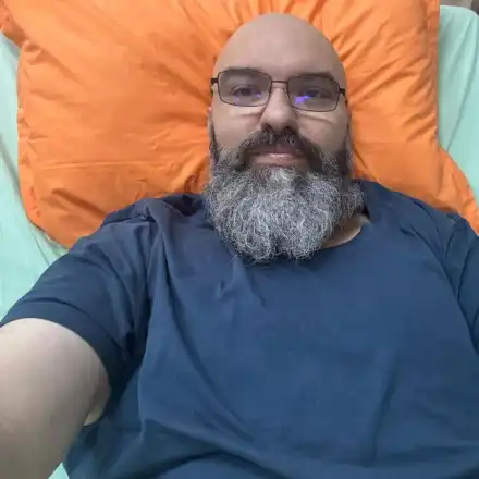 Отпреди минути: Оперираха Венци Мицов след падане на сцената!