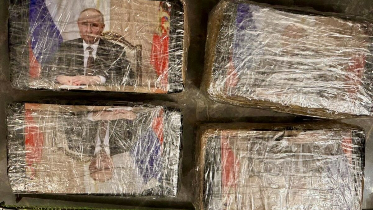 Пакетите кокаин с лика на Путин – част от откраднатите 160 кила дрога 