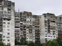 Панелките гонят по цени тухлените жилища