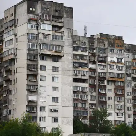 Панелките гонят по цени тухлените жилища