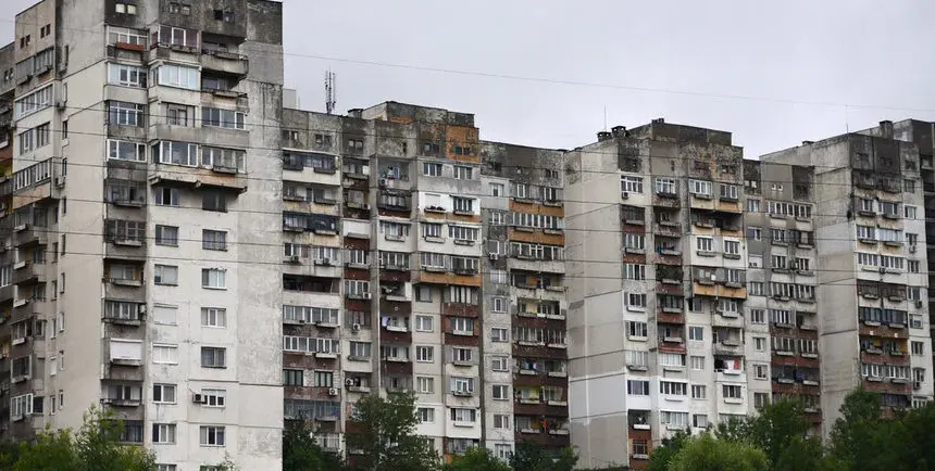 Панелките гонят по цени тухлените жилища