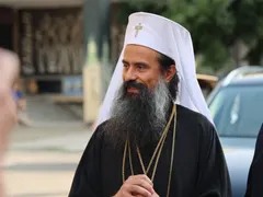 Патриарх Даниил лапа 72 млн. евро срещу молебен 