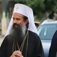 Патриарх Даниил лапа 72 млн. евро срещу молебен 