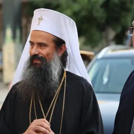 Патриарх Даниил лапа 72 млн. евро срещу молебен 