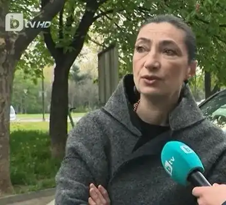 Паяк потроши коли с автомобил на актриса