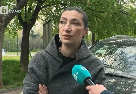 Паяк потроши коли с автомобил на актриса