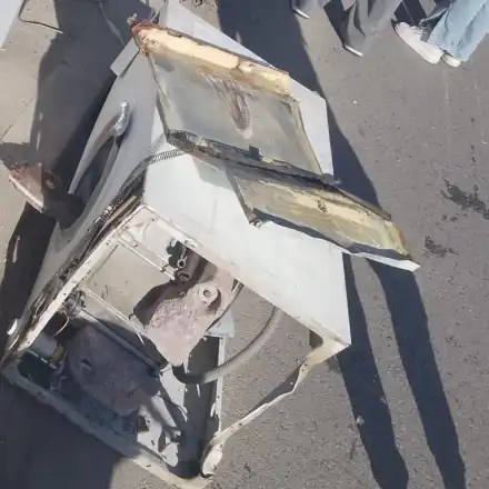 Пералня падна върху моторист на бул. "Сливница" в София (снимки)