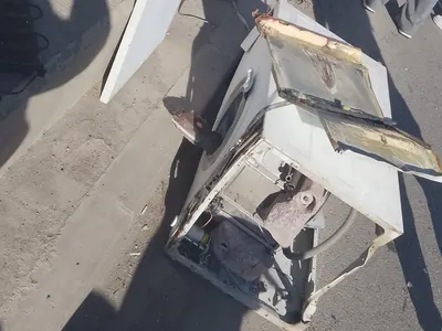 Пералня падна върху моторист на бул. "Сливница" в София (снимки)