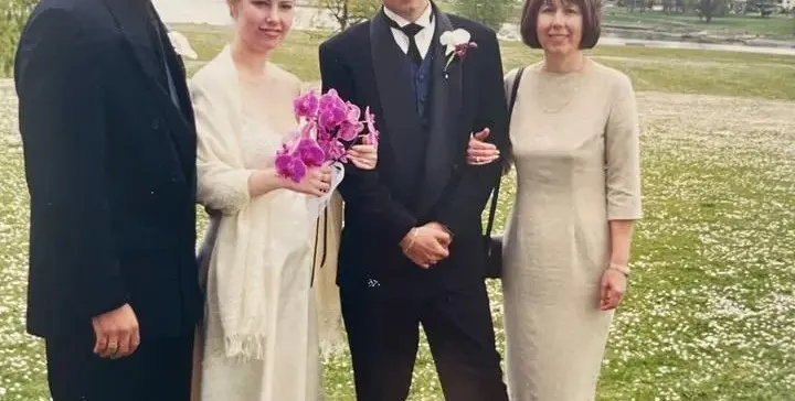 ПОТРЕС!! Линда се радва на сребърната си сватба с Кирил Петков, а той дори не реагира! (+ МНОГОЗНАЧИТЕЛНИ СНИМКИ)