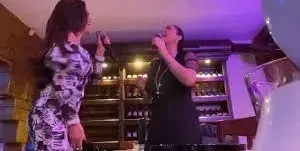 Преслава ходи на  ромски купони със  Софи Маринова