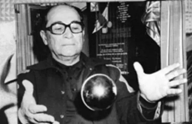 Проф. Чорни донасял за Мистер Сенко в ДС