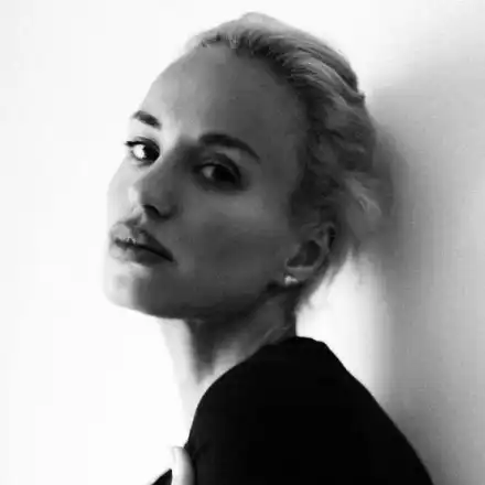 Радина крие тайна стихосбирка! Страхува се от критика