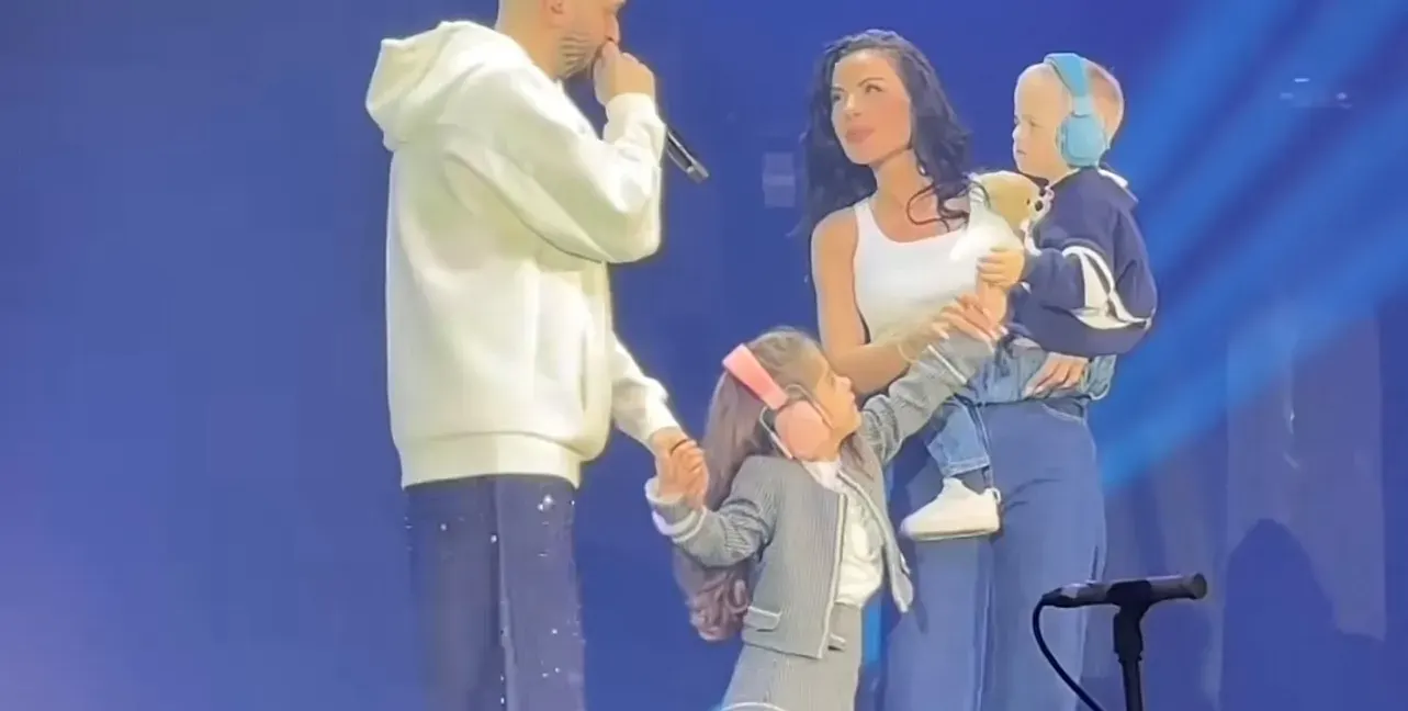 РАЗЧУВСТВАХА МРЕЖАТА!! Криско и Цвети с първа фотосесия с двете си деца! (малкият Дани умили - СНИМКИ)