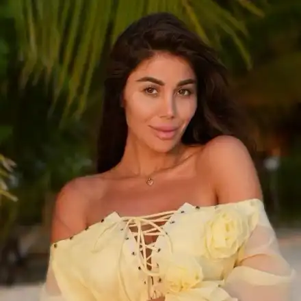 Разкритие: Ето с кого замина Даниела на Малдивите срещу 10 бона