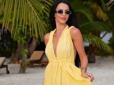 Разкритие: Ето с кого замина Даниела на Малдивите срещу 10 бона