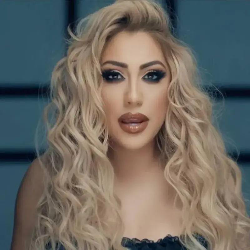 Роксана стана учителка по финанси! С Ланеца е в дует