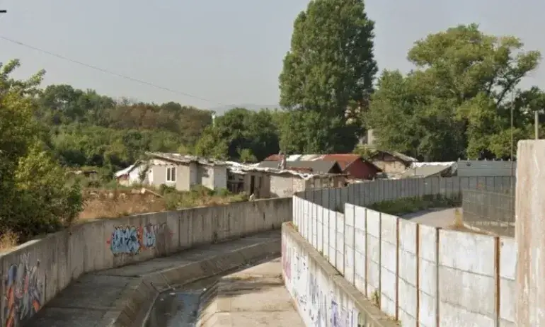 Ромският пастор на ПП зове всички софийски роми да излязат да защитят незаконен катун в „Захарна фабрика“