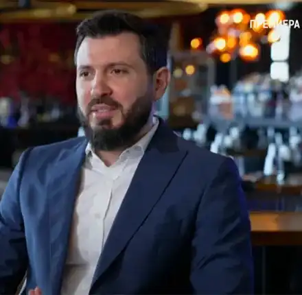 Рупецова и Мартина ли?! Елвиса се опитва да го "сложи" на Тита: Полудя по сочните й форми! (СНИМКИ)