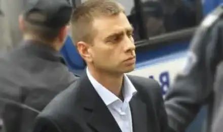Скандалният ЧСИ Галин Костов, замесен в кражбата на апартамента на баба Янка, е лежал в затвора за убийство