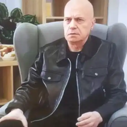 Слави остава начело на „Има такъв народ“