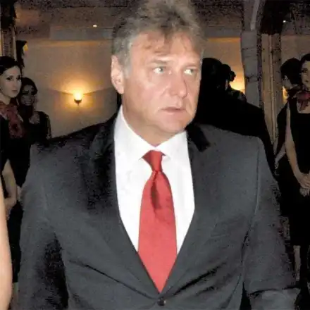 След 35 години брак!! Жени Живкова СЕ РАЗВЕЖДА: Отказва да търпи повече простащините на мъжа си! (ВИЖ ТУК)