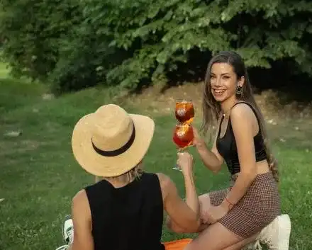 Софи Маринкова нагази тревата