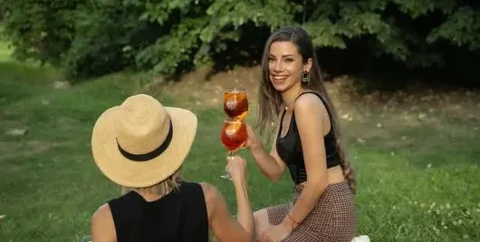 Софи Маринкова нагази тревата