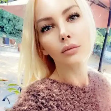 Соня Васи плете мохерни пуловери