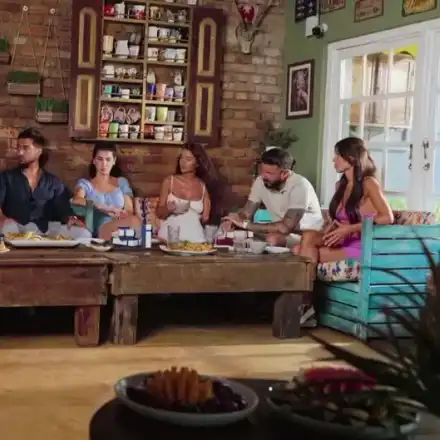 СПОЙЛЕР: Притискат Мартин да признае, че си пада по Косара! Трите му фаворитки се хващат за гушите! (ВИЖ ТУК)